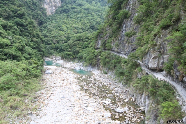 這一刻，在公路之巔擁抱‧幸福