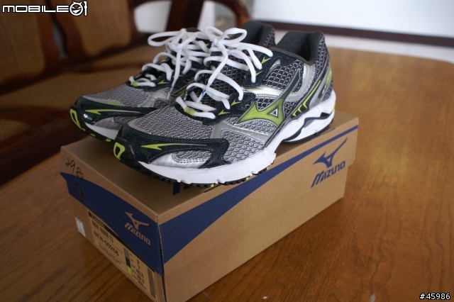 【非專業開箱】 2010年MIZUNO WAVE RIDER 13 慢跑鞋