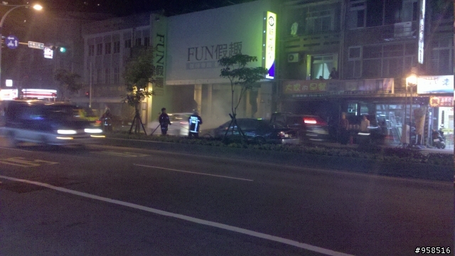 剛才散步完看到火燒車...