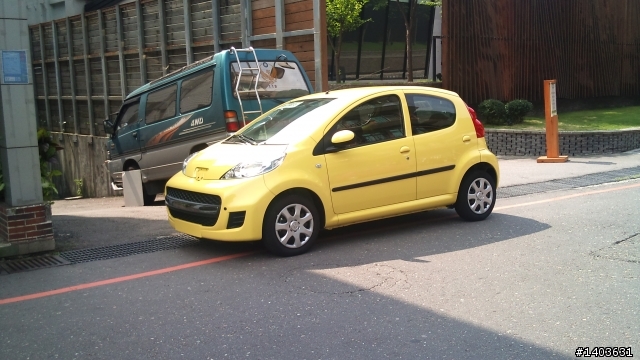 快報快報  生平第一次當狗仔  PEUGEOT  107