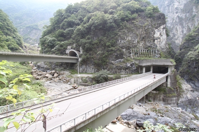 這一刻，在公路之巔擁抱‧幸福