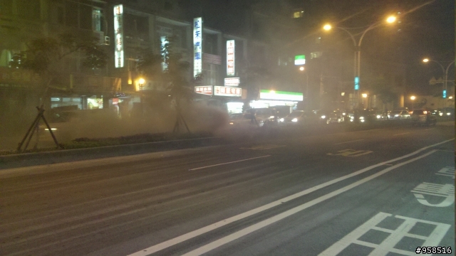 剛才散步完看到火燒車...