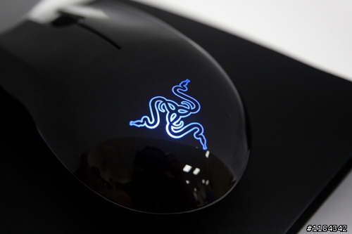◤分享◢ RAZER 地獄狂蛇 鏡面特別版～好銷魂的質感阿！