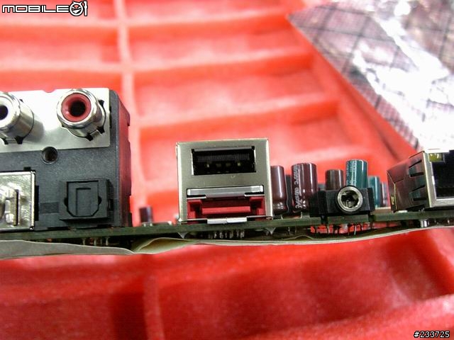 [開刀文]解剖 I.O DATA デジタルチユ ーナー  HVT-BCT300 及 東芝デジタルチユ ーナー  D-TR1