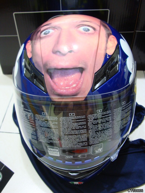 終於入手AGV K-3 Rossi鬼臉帽~~