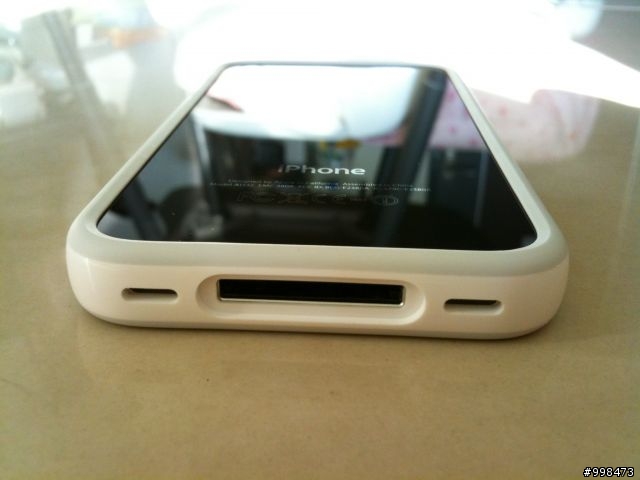 [開箱] iPhone 4 Bumper白色業餘開箱 (陽光照明，搭配黑色iPhone 4)