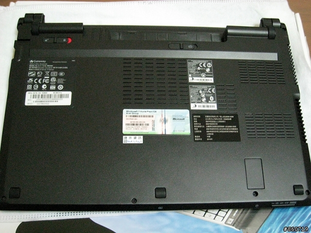 [開箱]簡約極至個性美--Gateway EC39C01w 13.3"