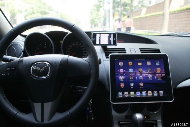 新馬三 with ipad 車用影音上網系統