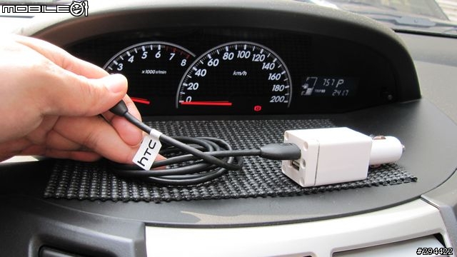 [分享] Desire 車用充電解決方案