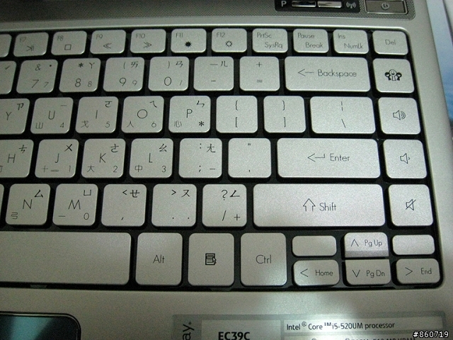 [開箱]簡約極至個性美--Gateway EC39C01w 13.3"