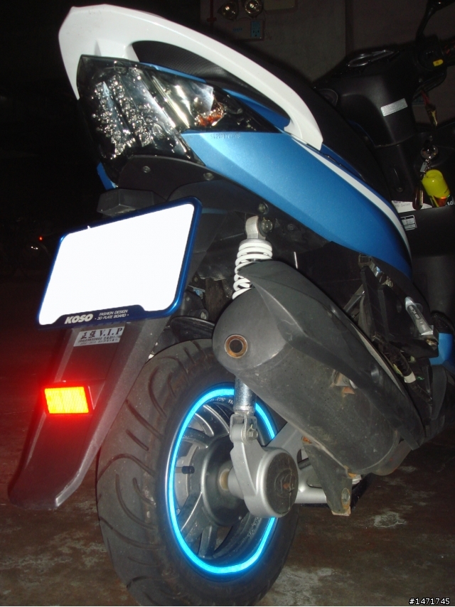 [洗車文] VJR泡泡浴 + 輪框反光條完工