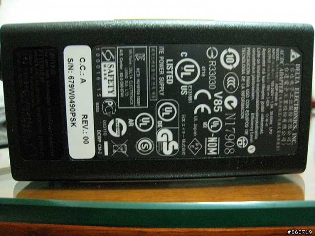 [開箱]簡約極至個性美--Gateway EC39C01w 13.3"
