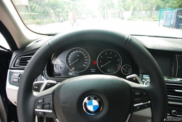 [開箱]BMW F10 523i(A76/寶藍色)~7/28新增附圖