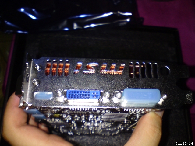 MSI GTX 465 黃金板~~小開箱囉(應該是01第一開吧)......