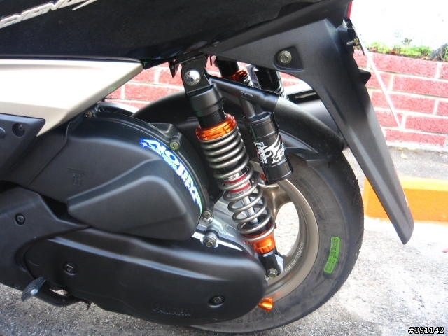 [開箱]2010YAMAHA新勁戰 黑金7月小改版開箱文  無反光片特仕板搶先上市