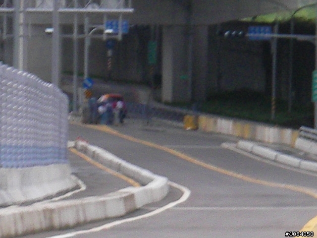 三重市新北橋將於9月1日通車,三重市和板橋市距離又進了1步,內有指示路牌