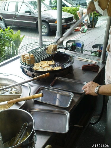 彰化縣二水鄉~~吃吃看.臭豆腐{火車站前圓環旁左邊}