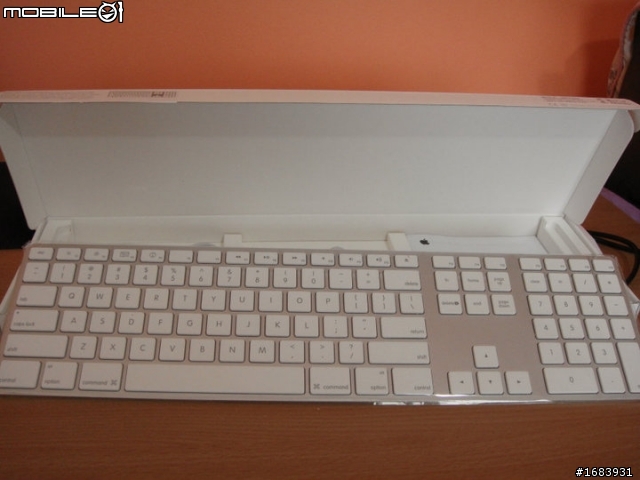 Apple Keyboard with Numeric Keypad :D