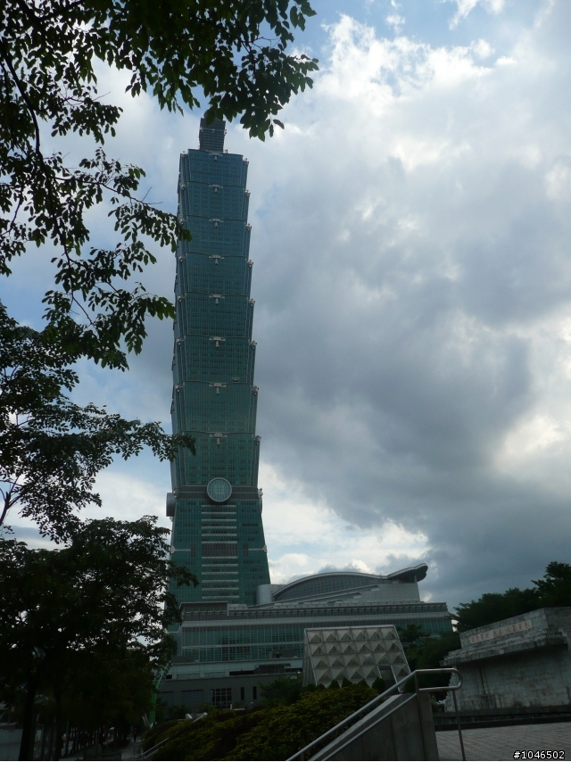 [世貿看展或是血拼時的好選擇］台北市市府人工沙灘