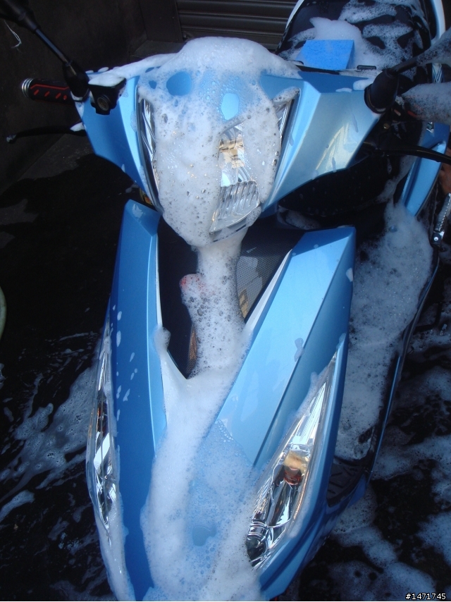 [洗車文] VJR泡泡浴 + 輪框反光條完工
