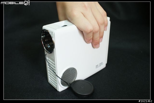 【開箱文】 YOVICA HDMI-720P 迷你投影機 開箱啦~