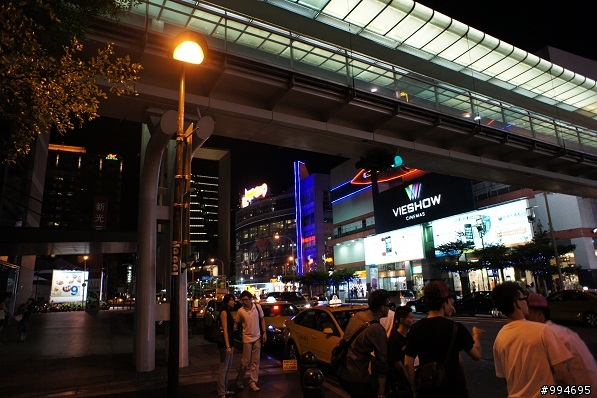 NEX-5...入手三天..還是沒拍到幾張白天照..