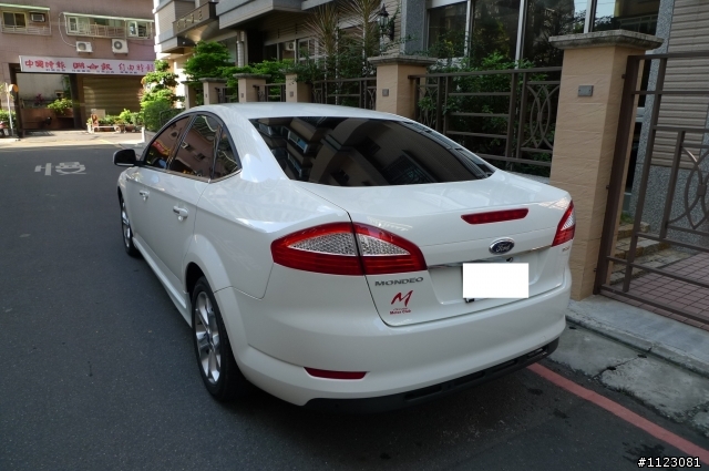 我的大白蟒也滿一歲囉!