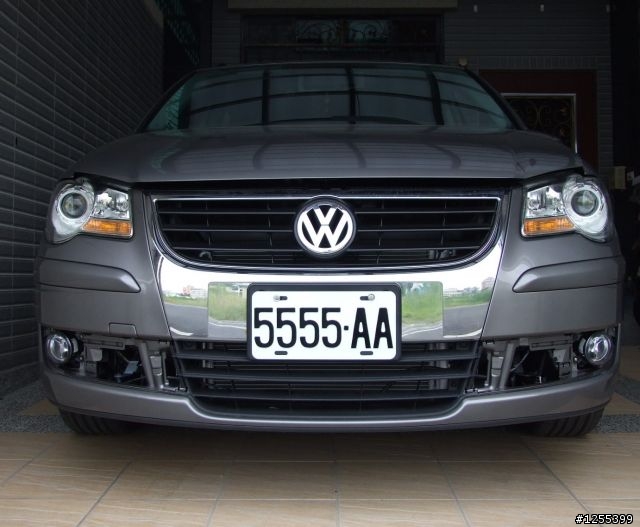 來自狼堡的呻吟，Touran 1.9 TDI 前霧燈DIY上身
