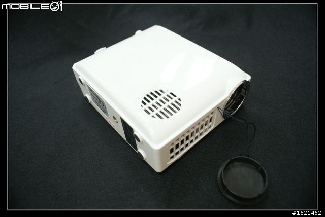 【開箱文】 YOVICA HDMI-720P 迷你投影機 開箱啦~