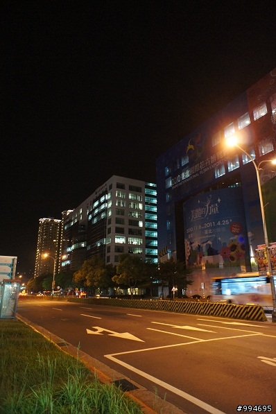 NEX-5...入手三天..還是沒拍到幾張白天照..