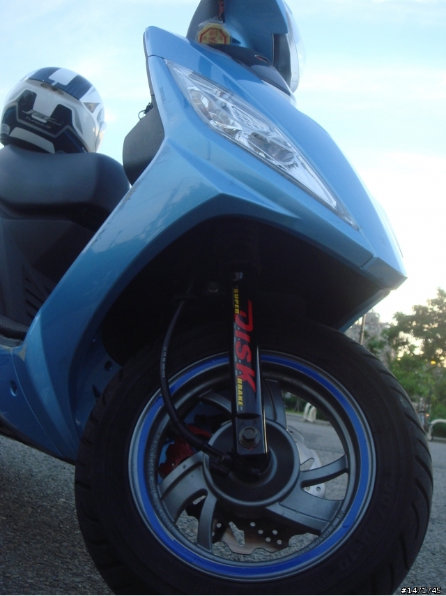 [洗車文] VJR泡泡浴 + 輪框反光條完工