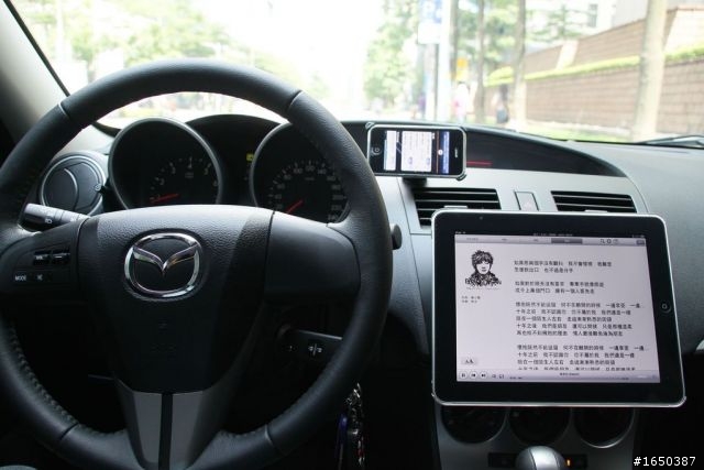新馬三 with ipad 車用影音上網系統