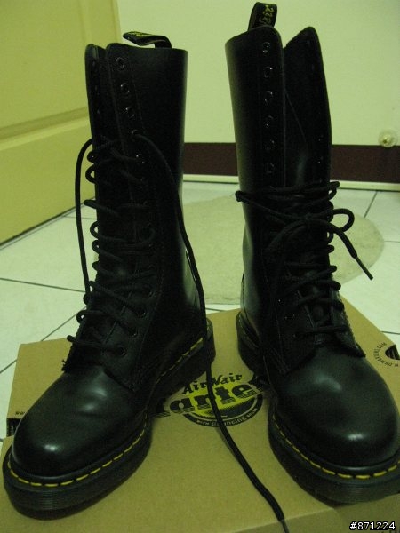 生日禮物Dr. Martens 開箱