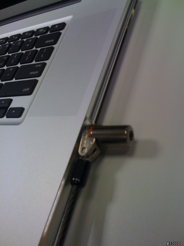 MBP17 i7 霧面＋speck外殼+booq包+Kensington電腦鎖 開箱分享