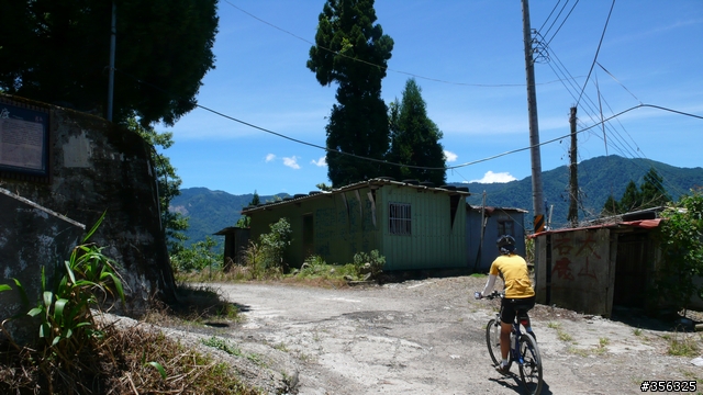 [遊記] 清石林道/霞喀羅古道夏日青爽騎