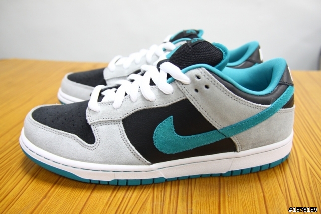 Nike Dunk Low SB  "Chrome Ball Incident"