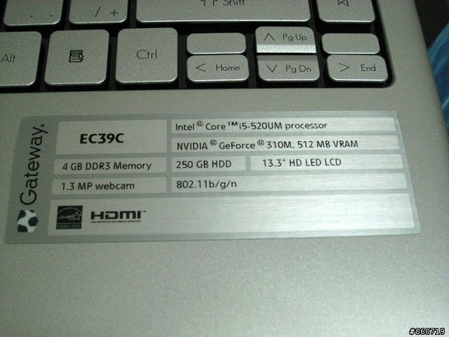 [開箱]簡約極至個性美--Gateway EC39C01w 13.3"