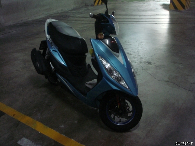 [洗車文] VJR泡泡浴 + 輪框反光條完工