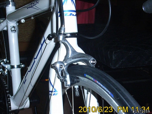 FUJI ACE 24 兒童公路車開箱文,改裝碳纖前叉完成