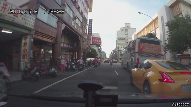 下班路上遇到Nissan 370Z，真羨慕試駕那個人