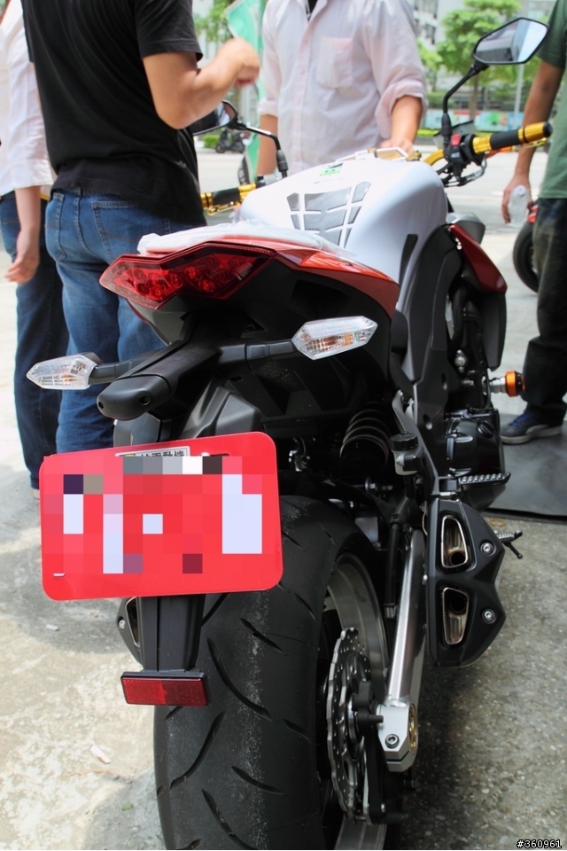 最強與最貴的試乘--Kawasaki Z1000 + Benelli TRE 899K