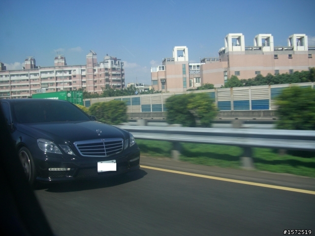 昨天在國道遇到的E63 AMG