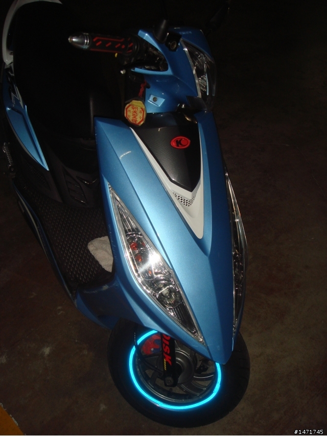 [洗車文] VJR泡泡浴 + 輪框反光條完工