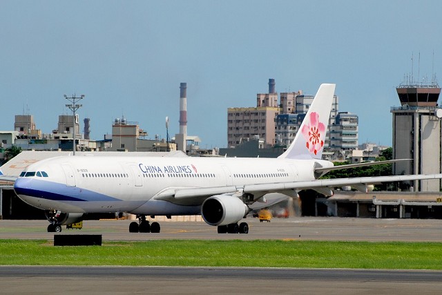 高雄小港航拍分享RCKH(國泰One World彩繪機)