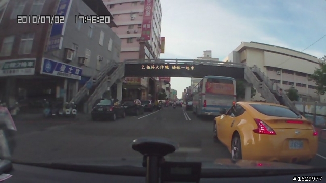 下班路上遇到Nissan 370Z，真羨慕試駕那個人