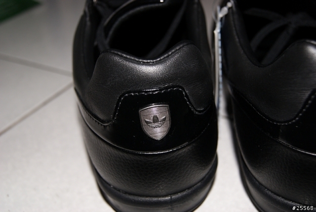 [分享] 低調的Adidas Porsche Design SP1