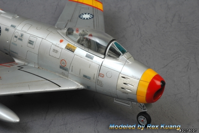 泳裝美女塗裝的F-86F軍刀式戰鬥機-空軍五大隊大隊長座機