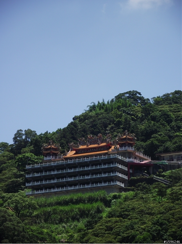 難得大晴天,天空卻拍不藍