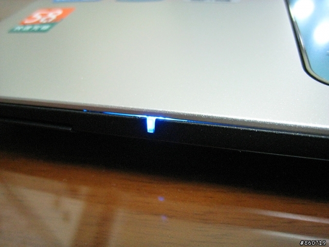 [開箱]簡約極至個性美--Gateway EC39C01w 13.3"
