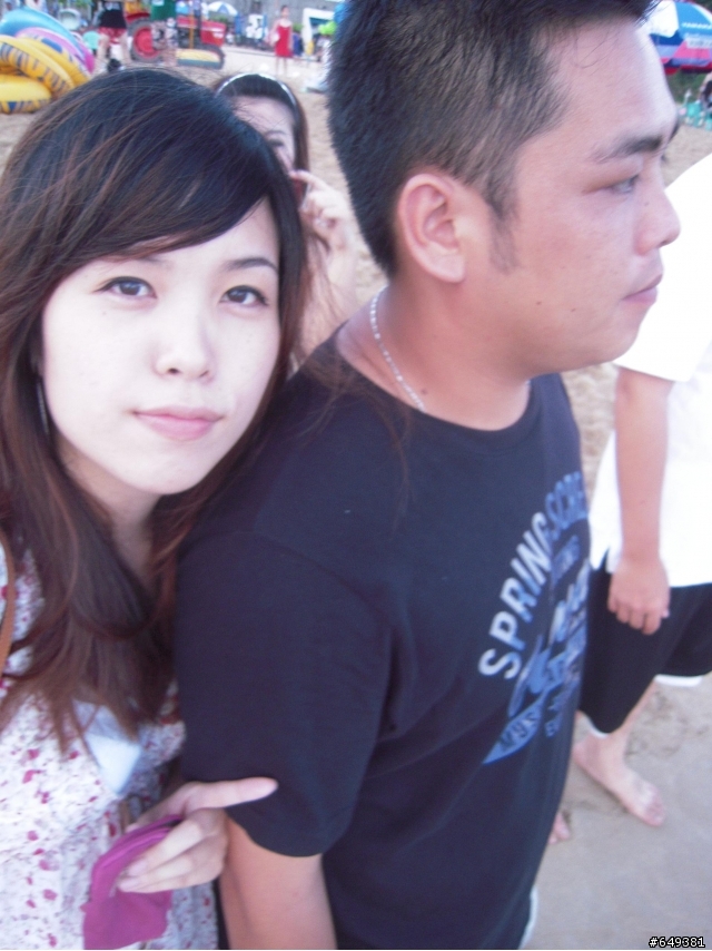 今天去墾丁大街看到一位裸背辣妹(有附圖)